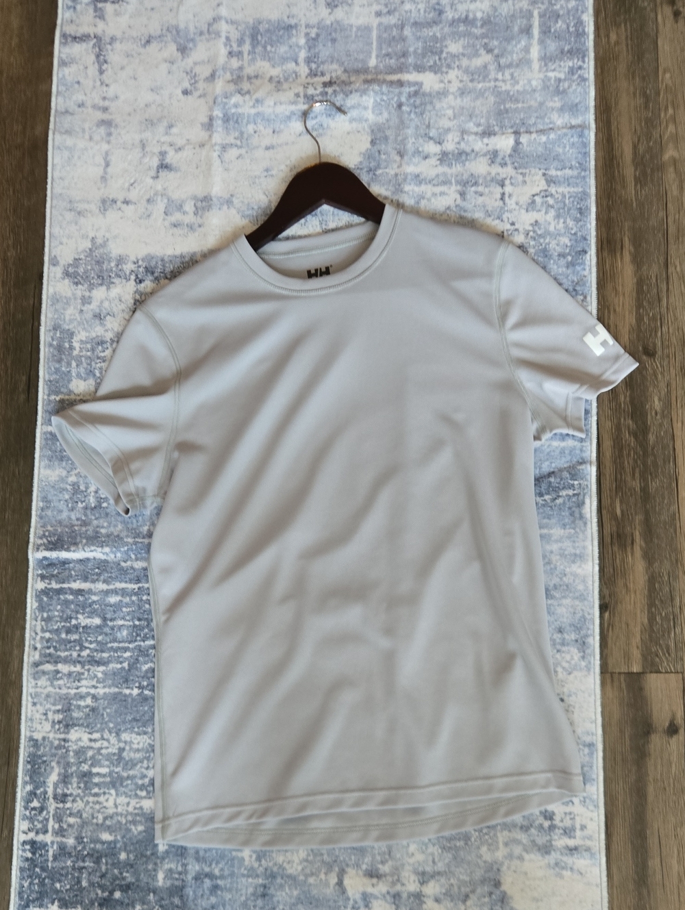 Helly Hansen Men’s Light Gray Short Sleeve Crew Tee Small EUC
